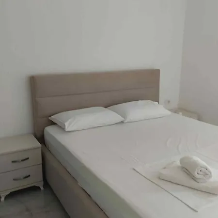 Apartment Michelangelo Qeparo